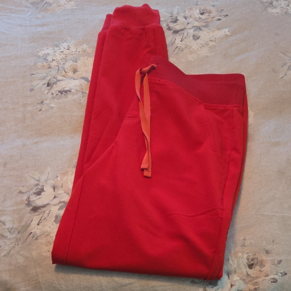 Figs Vivid Red Scrub Ensemble - Picture 3 of 6